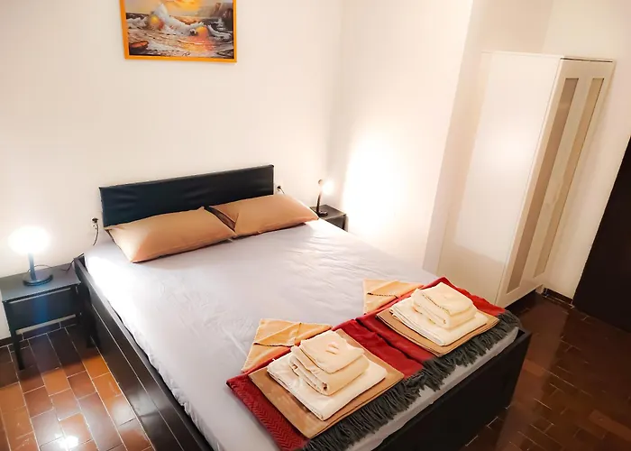 Mila's Pet Friendly House With Private Place And Sunbeds Included דירה Bosana