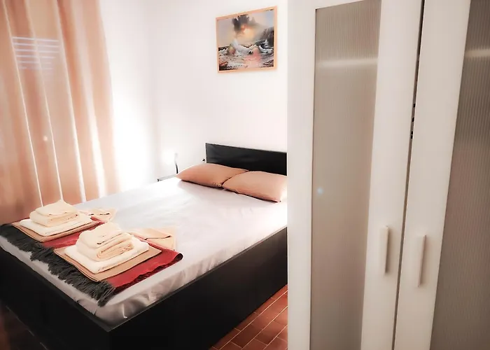 Mila's Pet Friendly House With Private Place And Sunbeds Included