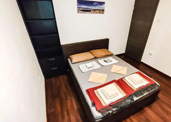 Mila's Pet Friendly House With Private Place And Sunbeds Included דירה Bosana