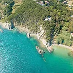 Apartment Mila's Pet Friendly House With Private Place And Sunbeds Included