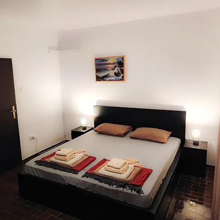 Daire Mila's Pet Friendly House With Private Place And Sunbeds Included Bosana