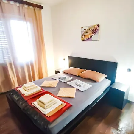 Mila's Pet Friendly House With Private Place And Sunbeds Included * Bosana